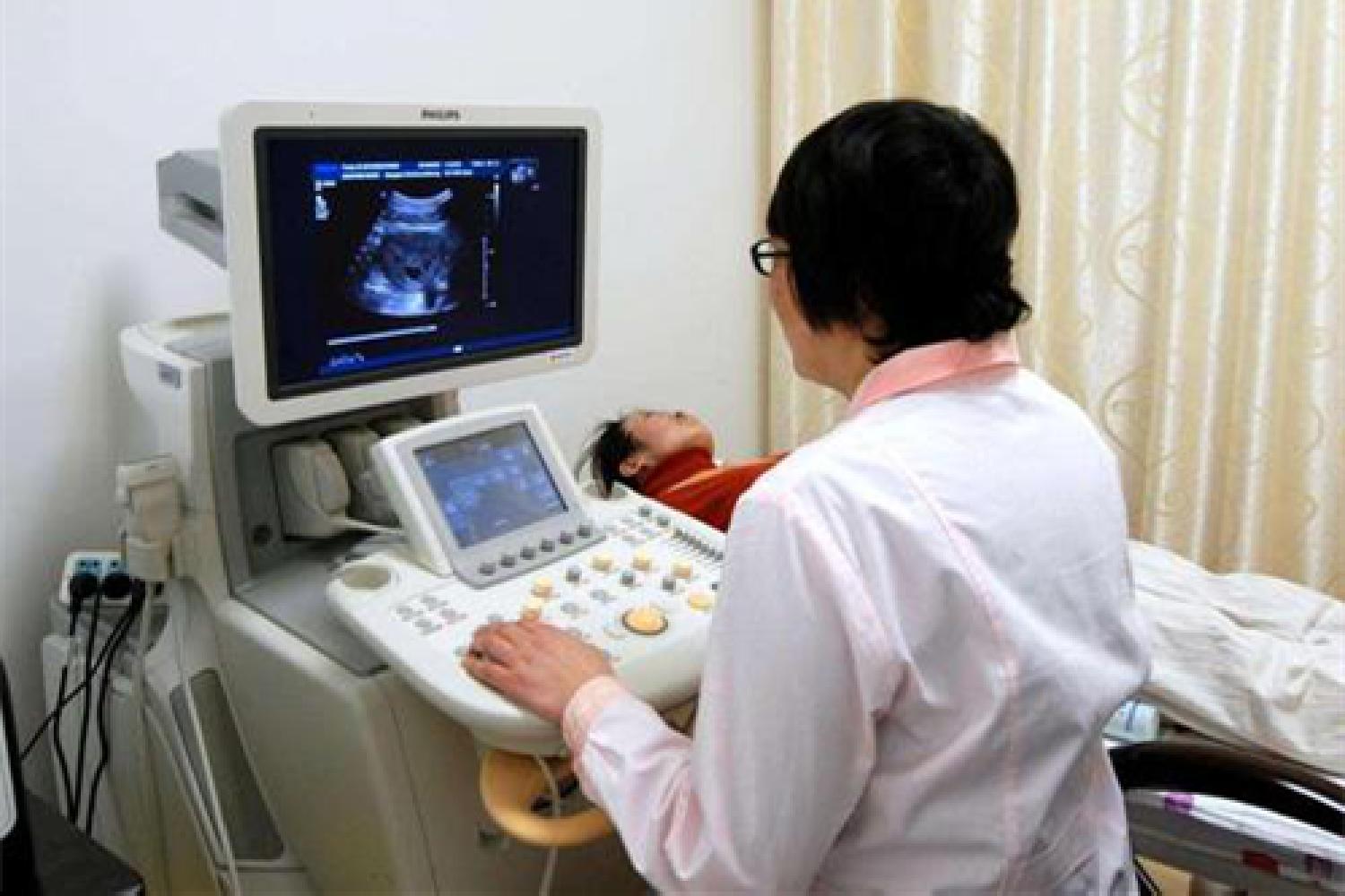 怀孕后做的第一次B超，对妈妈和宝宝都很重要，有四点必须知晓