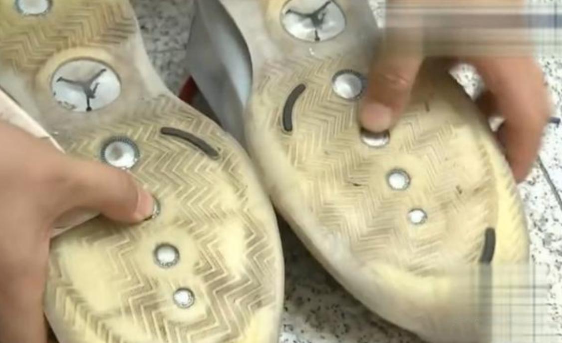 大姐花1500元买的篮球鞋,大姐花1500元买的耐克篮球鞋