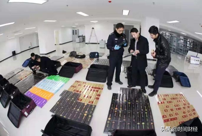 警方捣毁三处窝点缴获37万支假烟,警方破获一起贩卖假烟案