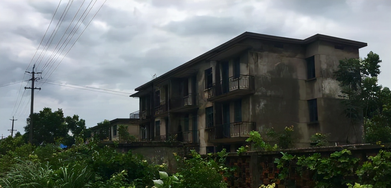 池州一军工厂，规模庞大云集业内尖端人才，如今人去楼空十分荒凉