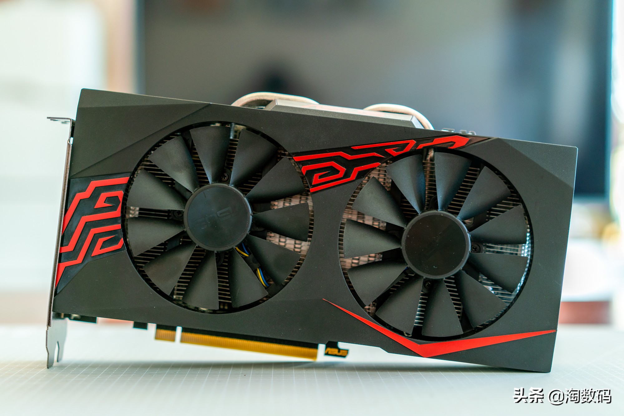 amdrx580和华硕显卡哪个好,华硕rx580白金版显卡跑分