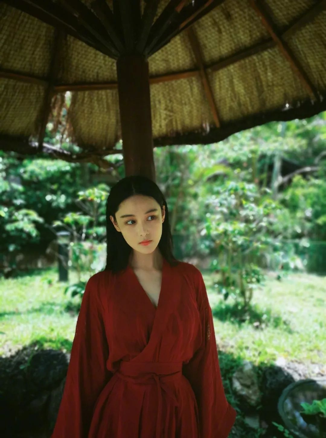 她是李晨前女友，绯闻缠身被骂“心机女”，嫁人生子后成女神