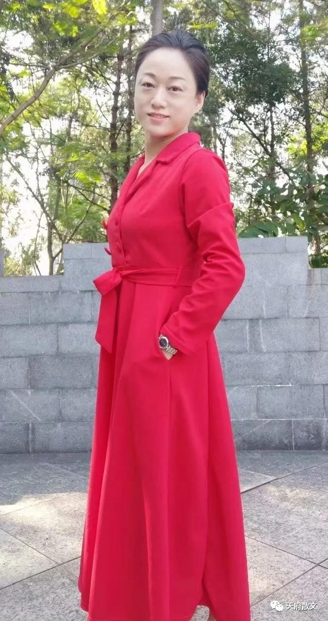 老牛的vlog用的索尼相机,老牛的样子