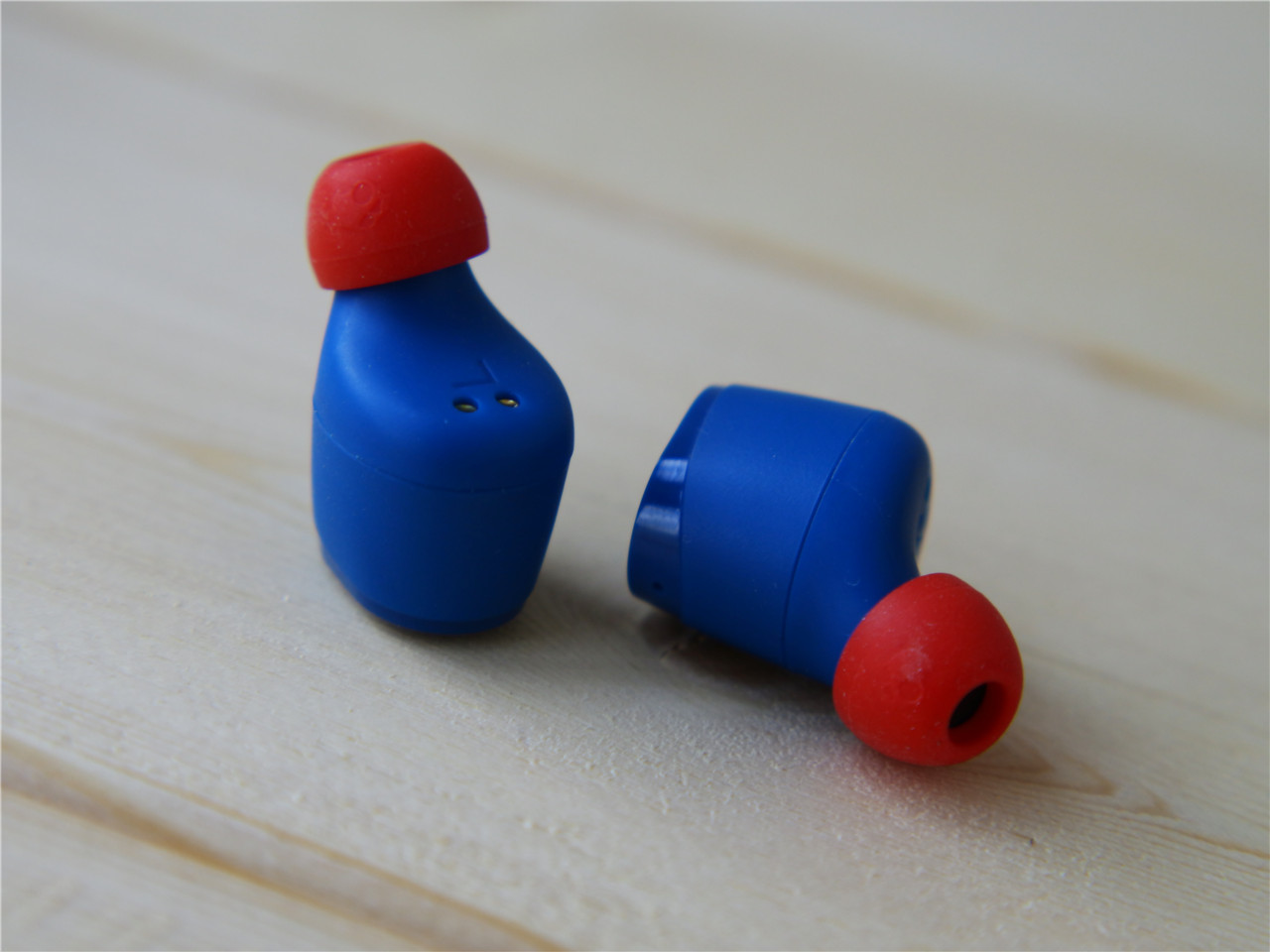 SkullcandyHESHEVO无线头戴蓝牙耳机,骷髅头吉布豆蓝牙耳机测评