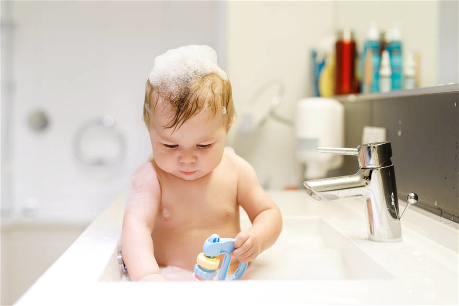 孩子太喜欢玩水是什么原因,孩子特别喜欢玩水怎么阻止