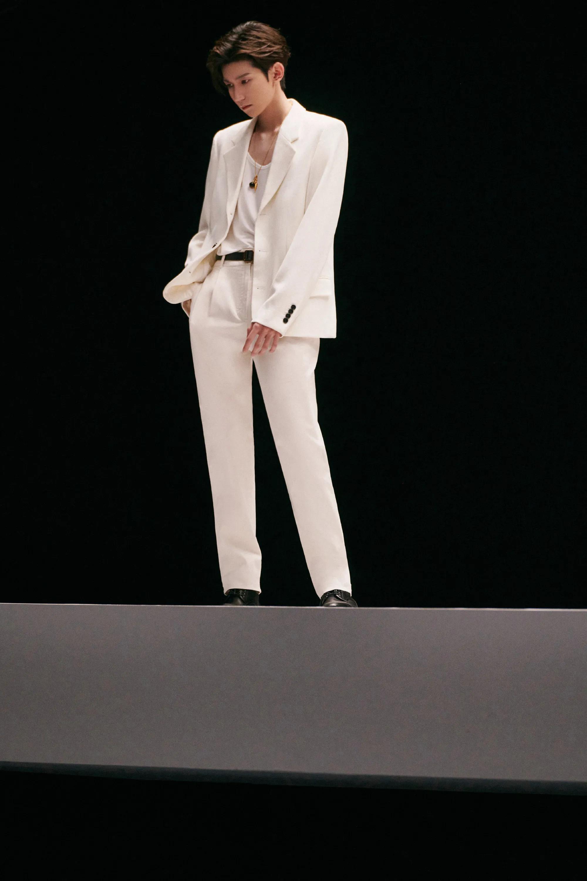 王源重回母校上课,王源回到最初的地方