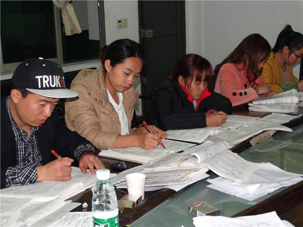 严禁家长批改作业的利弊,禁止家长批改作业教师该如何减负