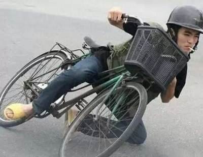 摩托车压弯道视频教程,摩托车压弯是什么意思