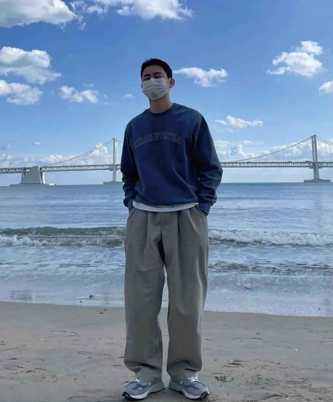 灰色运动鞋是什么梗,灰色运动鞋新百伦搭配