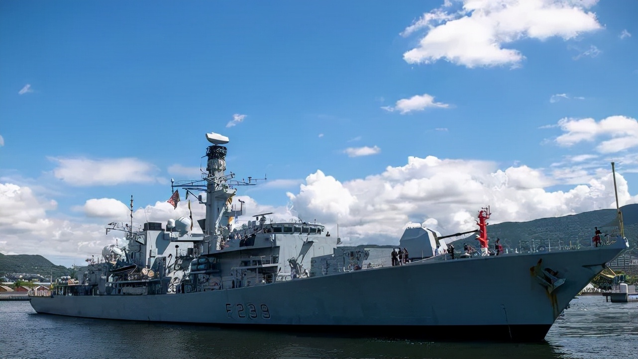 突发2件怪事：印军勒紧裤腰带买运输机，英舰艇穿航台海高调炫耀