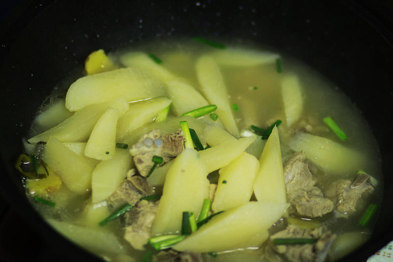 厨房空间开拓者---英国帝伯朗不粘锅,享受生活中美食的冲击