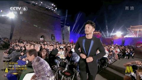 有一种友情叫何炅谢娜快乐大本营,快乐大本营何炅谢娜高空友情拷问