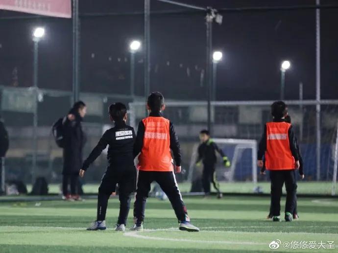 青苗故事|晒娃高级玩家——撑起梦想的“球爹”