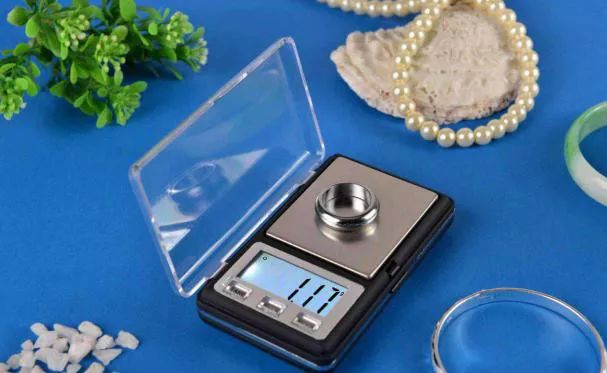 挂首饰上的小标签都看得懂吗？少一个字赔三倍