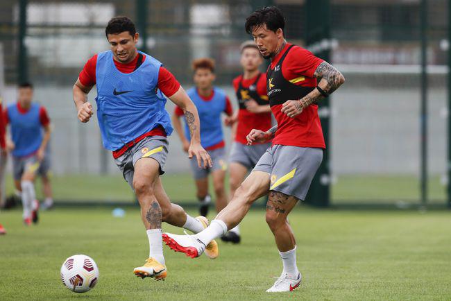 中超广州队vs成都,中超深圳队vs广州队比赛图