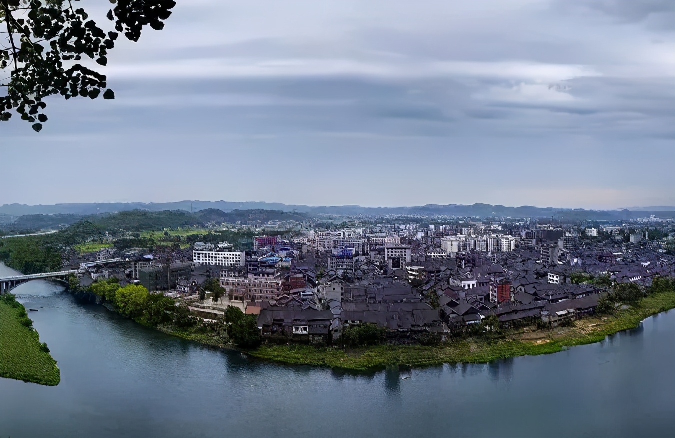 乐山古镇有哪些好吃的 (乐山攻略一日游古镇)