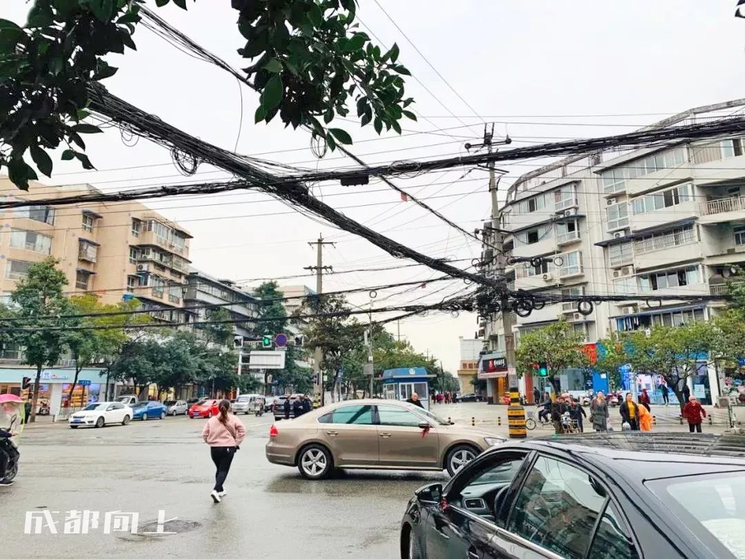 大运村建设火热朝天，成都大学已经上天