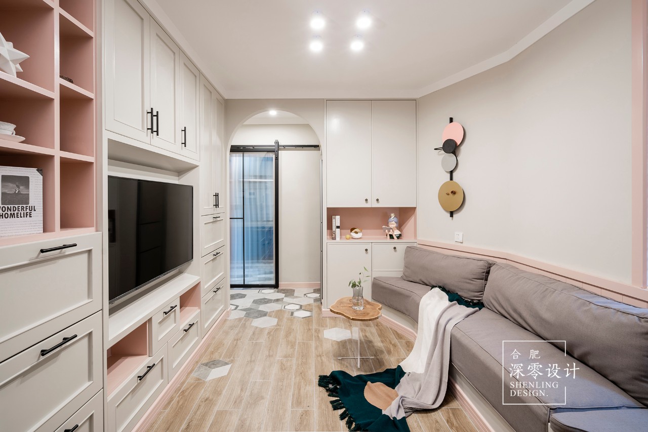 人一多餐桌就不够坐？来，大餐桌里套餐桌，平时不用1㎡也不多占