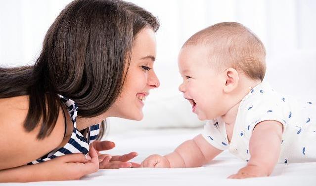 宝宝喜欢“掐人”求关注，家长别觉得是好玩，要及时纠正，附建议