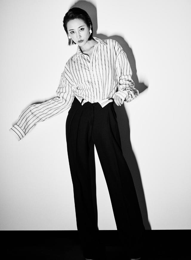 李纯穿开叉长裙,李纯穿吊带裙长裙