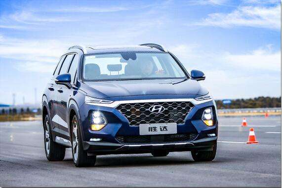 现代新胜达和沃尔沃xc60,大指挥官车身对比沃尔沃xc60