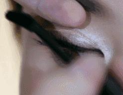 三分钟学会夹睫毛和刷睫毛,教你刷睫毛全过程