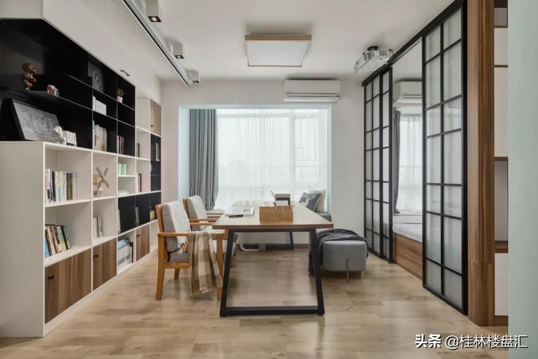 客厅沙发与大桌子的组合,客厅桌子代替沙发