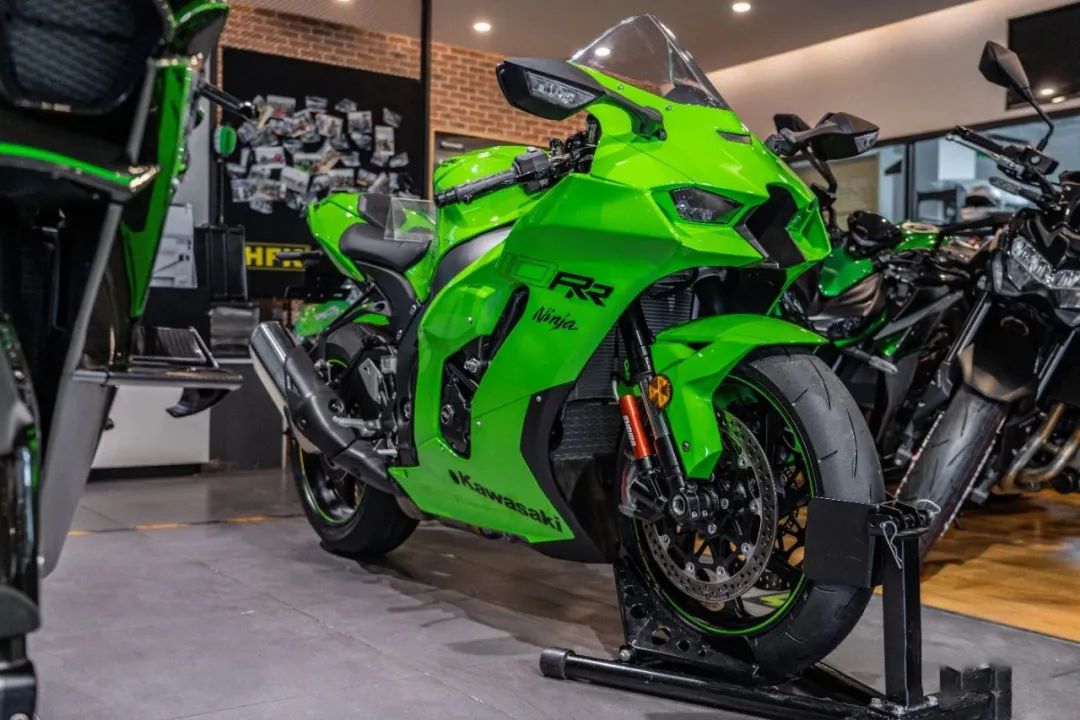 h2r鐩村垪鍥涚几,h2r-10