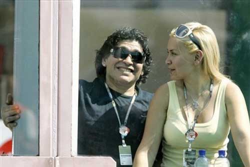 马拉多纳恋爱,马拉多纳感情丰富