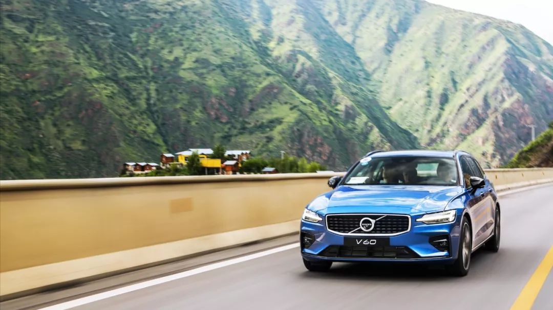 沃尔沃旅行车v60和v90碰撞测试,沃尔沃旅行车v6017年二手车价格