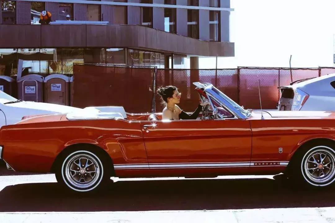 发朋友圈的女人高情商,高级的女人朋友圈应该发什么