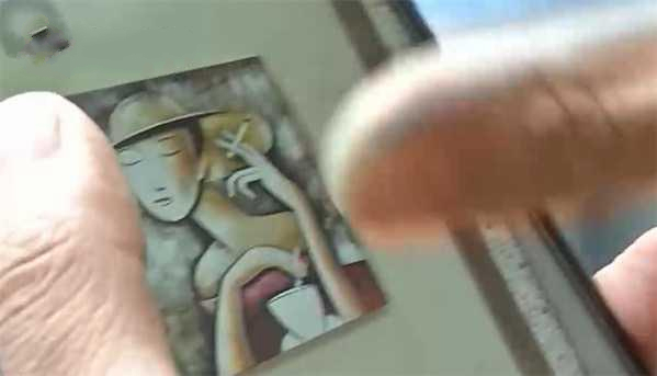 男子与女友酒店开房被*窥偷**半夜听到凿壁竟在墙壁上发现一个洞！