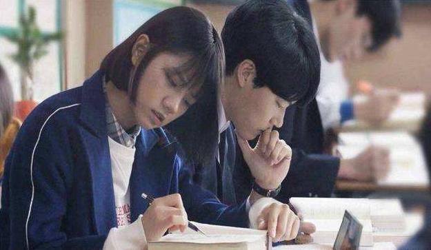 怎样缓解学霸的学习压力,学霸当同桌对学渣的影响