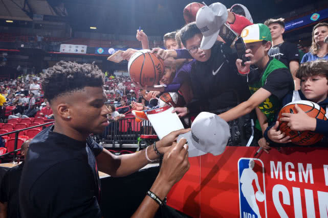 字母哥四兄弟齐聚,字母哥三兄弟同登赛场