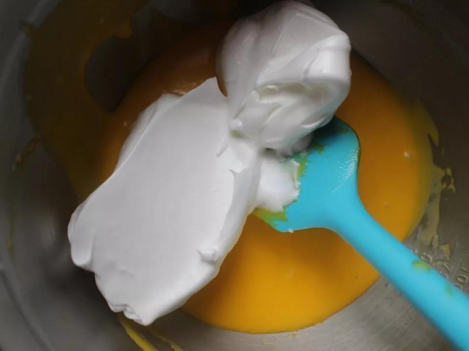 电饭锅做出来的蛋糕不松软怎么办,为什么自己做的蛋糕没有买的松软