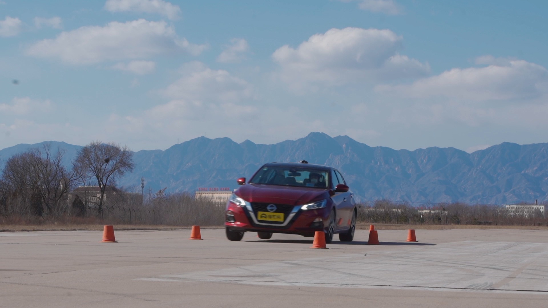 日产天籁2011款公爵2.5lxv尊雅版,天籁2021款2.0lxlupper智行版