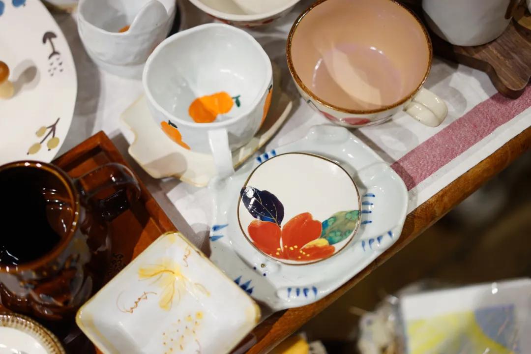 成都两个小姑娘开的老房子花艺杂货铺，外地游客不远千里专程打卡