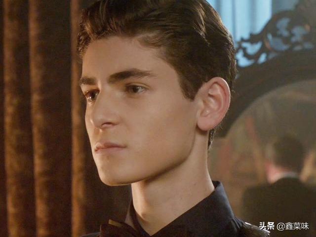 《哥谭》：阴云万里光初现，暗之骑士成长间