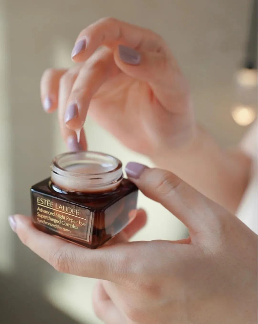 雅诗兰黛眼霜熬夜真的有效果吗,雅诗兰黛眼霜冷门