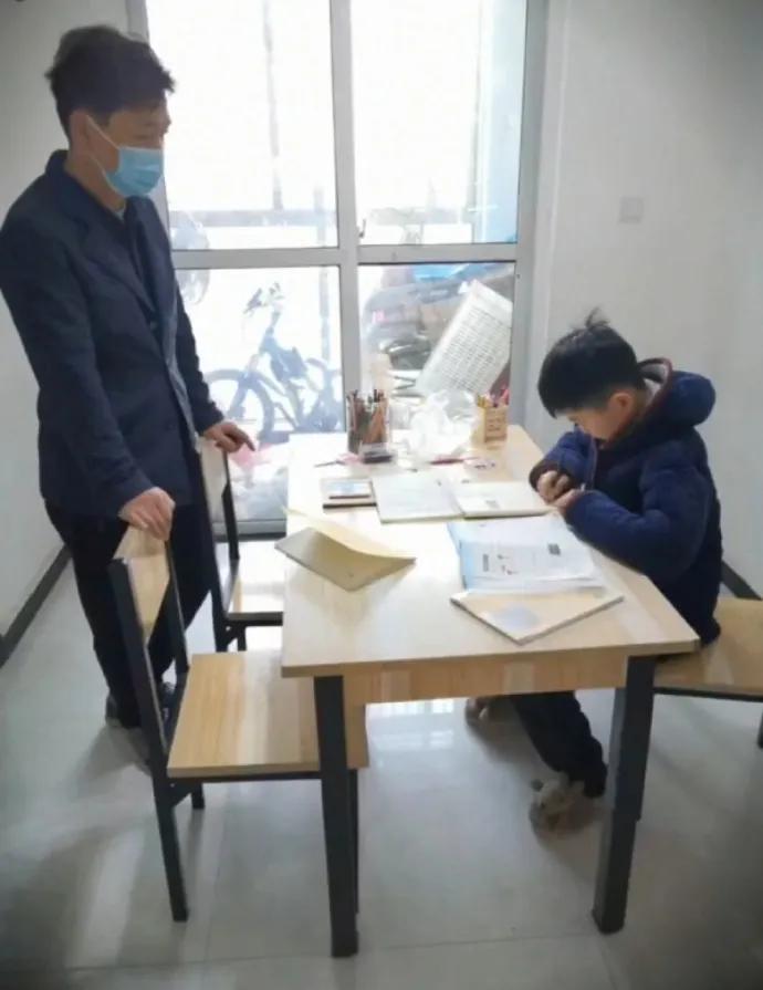 狗狗偷吃红烧肉还把主人坑惨了,狗狗偷吃了好多宠物零食