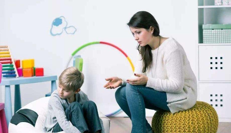 作为家长孩子犯错我们该怎么做,家长怎么正确的面对孩子的失误