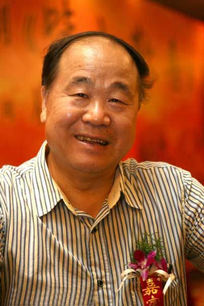 莫言创作《丰乳肥臀》时,初读《白鹿原》,莫言表示:被怔住了