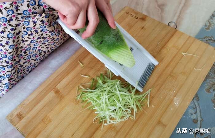 快速腌萝卜菜又脆又好吃的做法,腌香辣萝卜