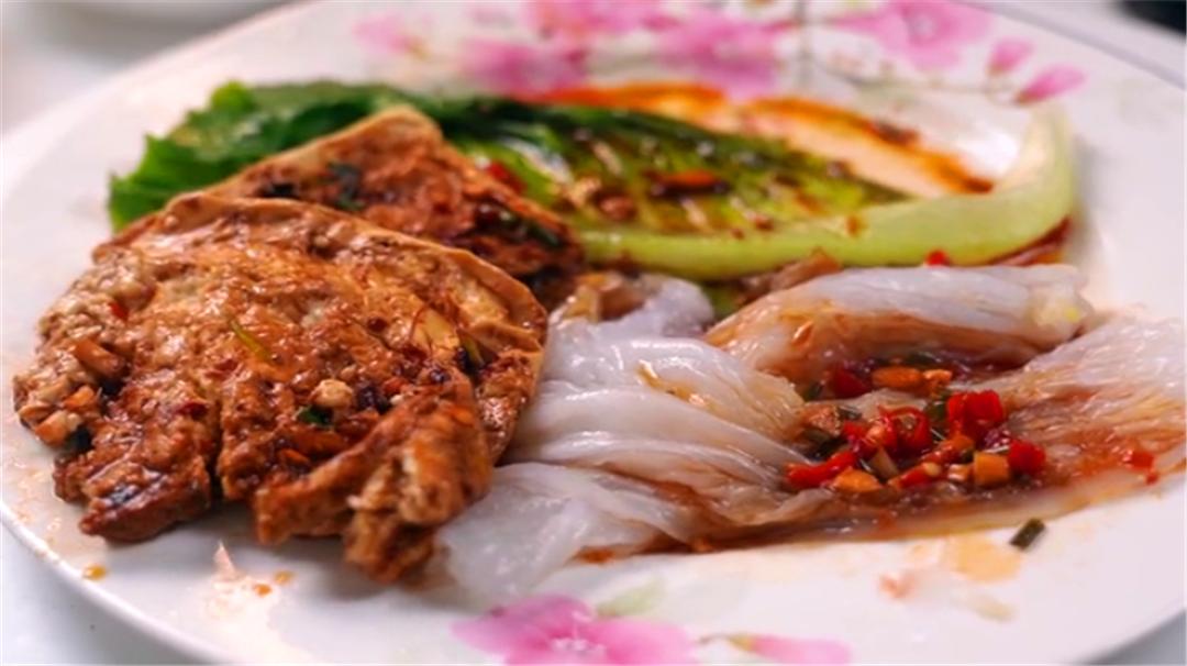 璐靛窞灏忓摜鑲犵矇,璐靛窞灏忎紮绗竴娆″悆鑲犵矇