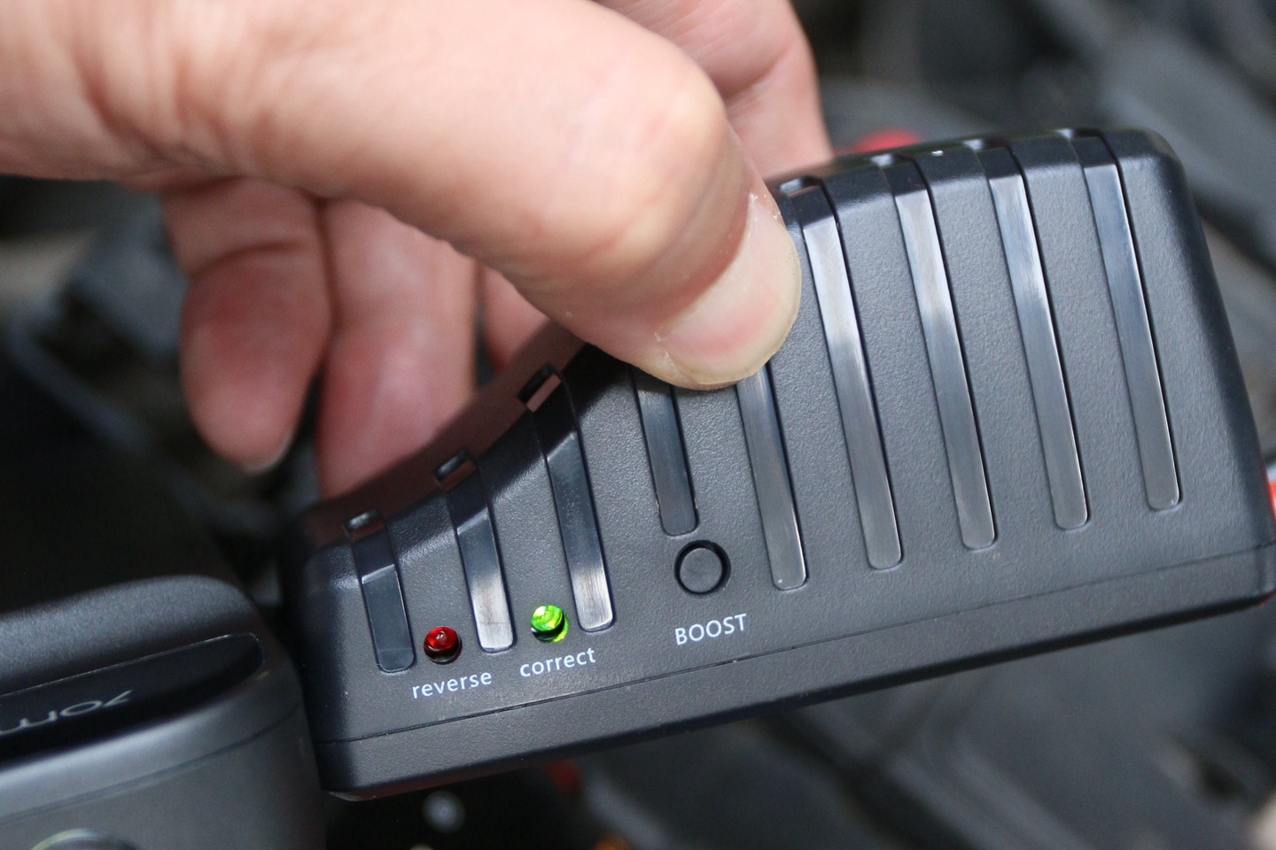 70迈汽车应急启动电源怎样用,新款70迈汽车应急启动电源