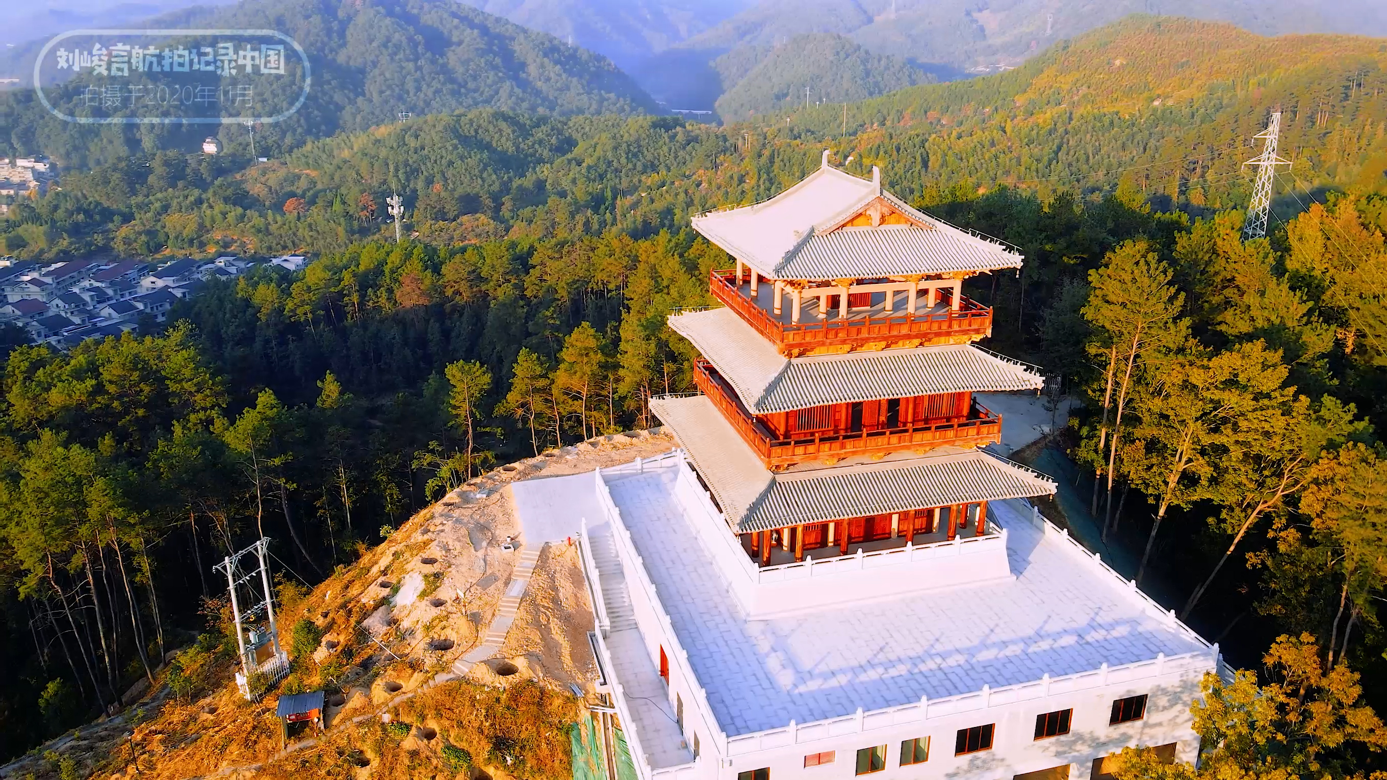 龙泉的青瓷宝剑有名气,为什么龙泉盛产宝剑