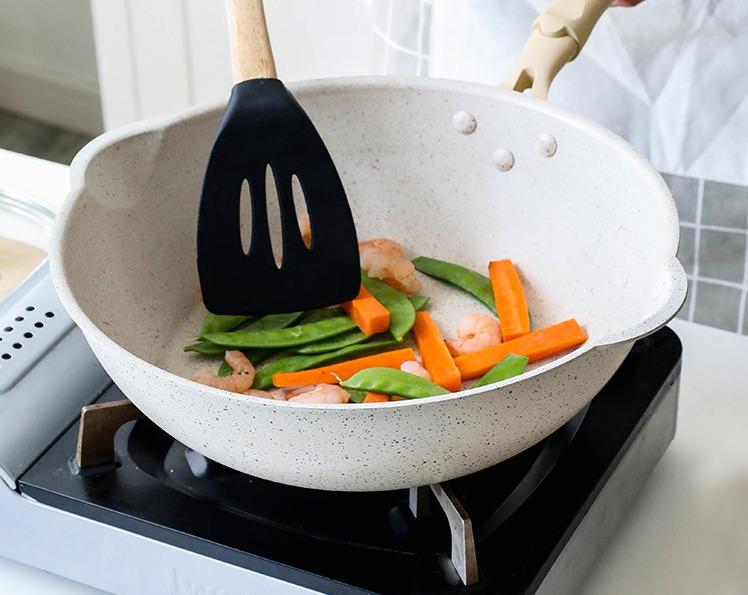 如何鉴别好的麦饭石锅,怎样买到真正的麦饭石锅