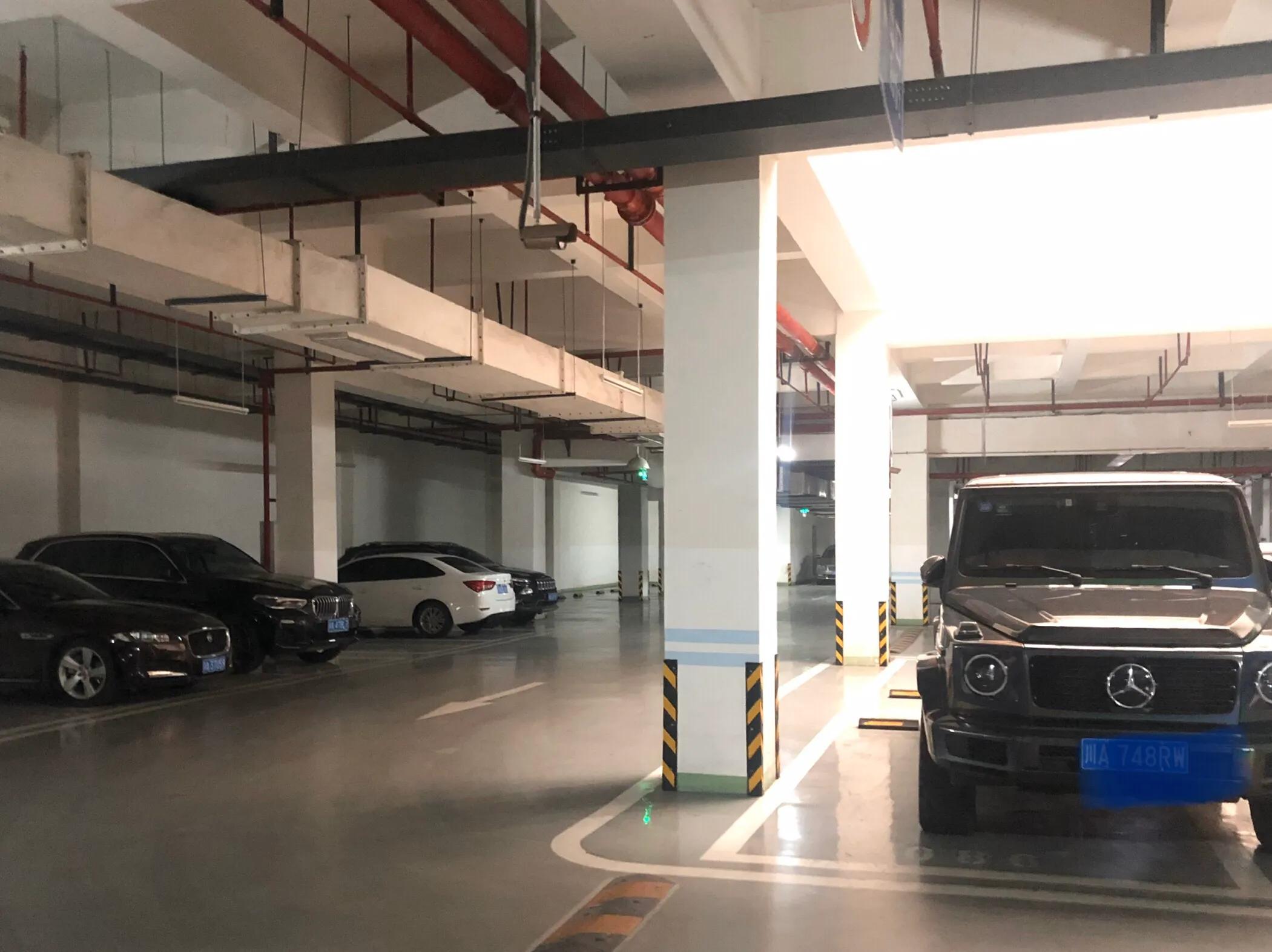 港汇恒隆广场高端顶级商圈,港汇广场