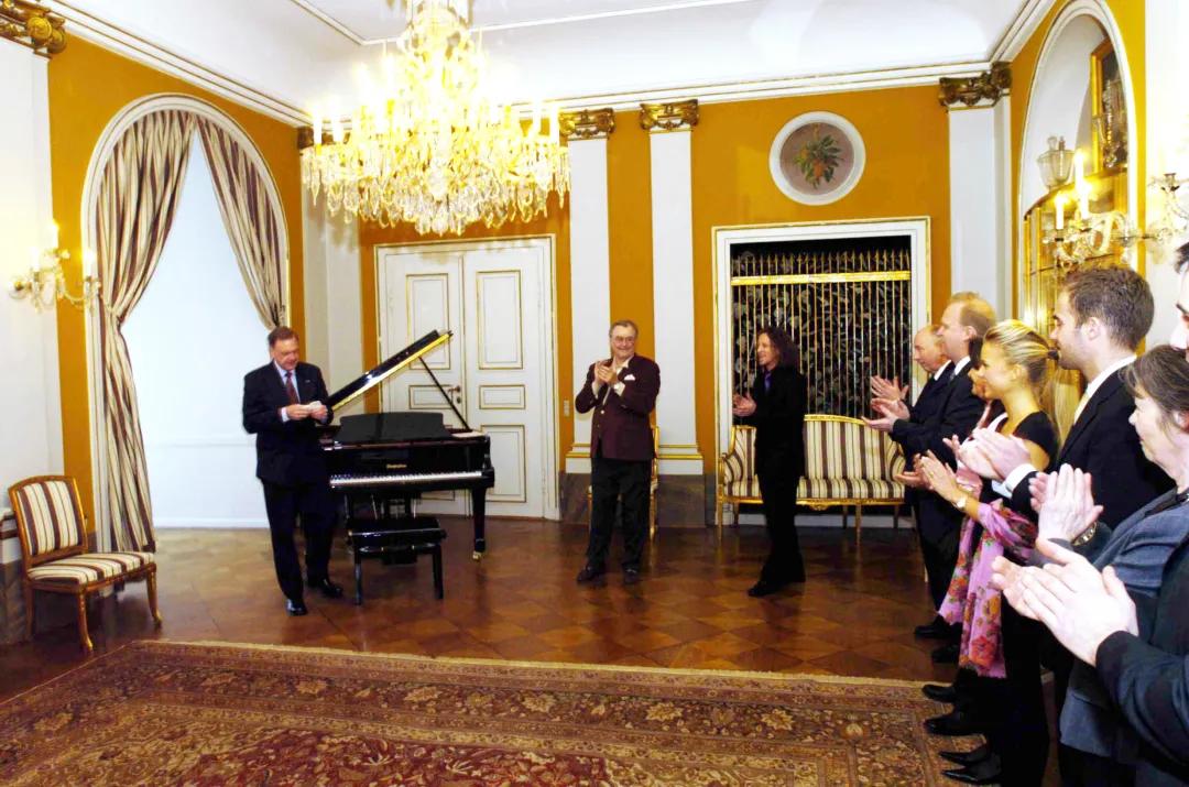 喜讯|星悦艺术成为文德隆QW系列钢琴深圳经销代理商