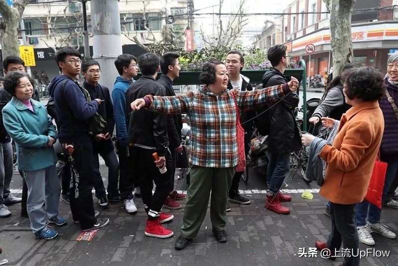 李佳琦安利过的零食界的新晋顶流 、快速通向中产的阶梯：咸蛋黄